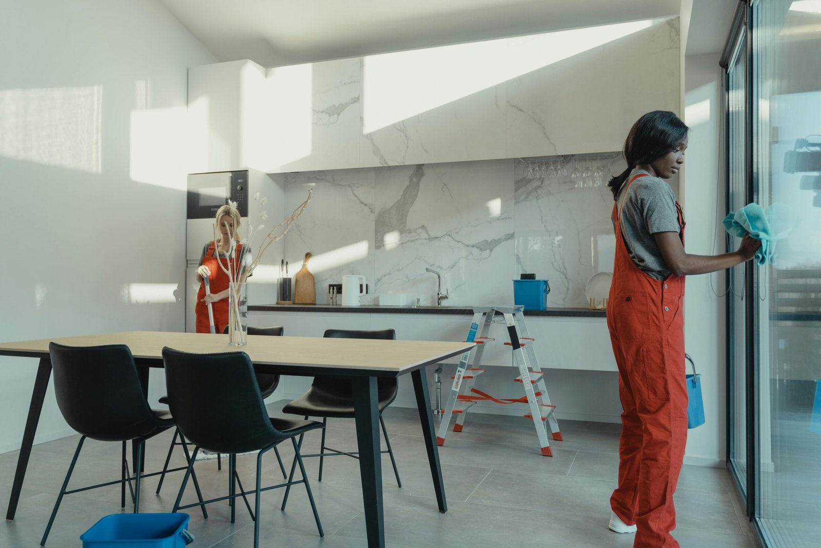 Pourquoi le nettoyage après travaux est une étape essentielle avant de livrer un chantier