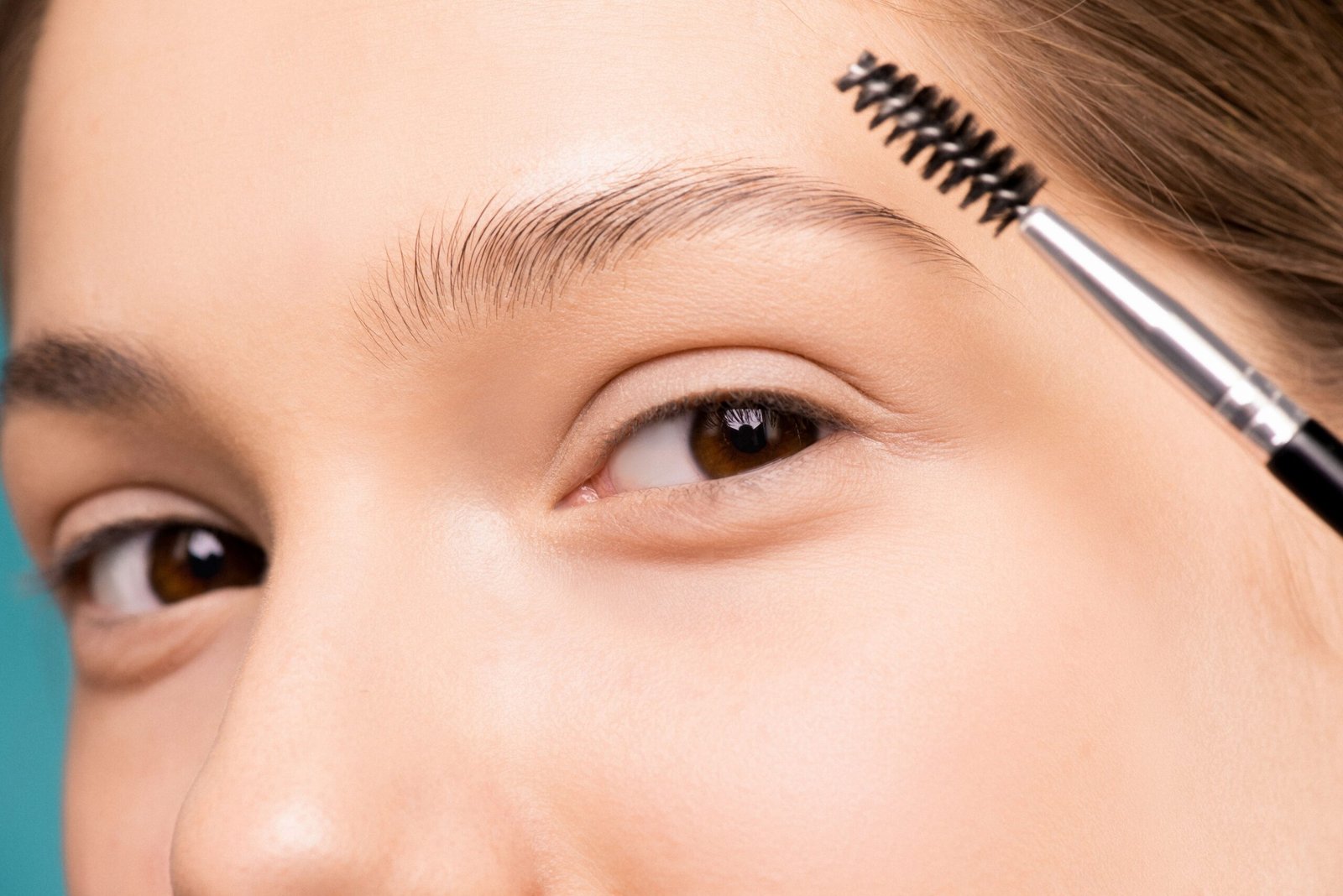 Microshading à Paris : la technique idéale pour des sourcils naturellement poudrés